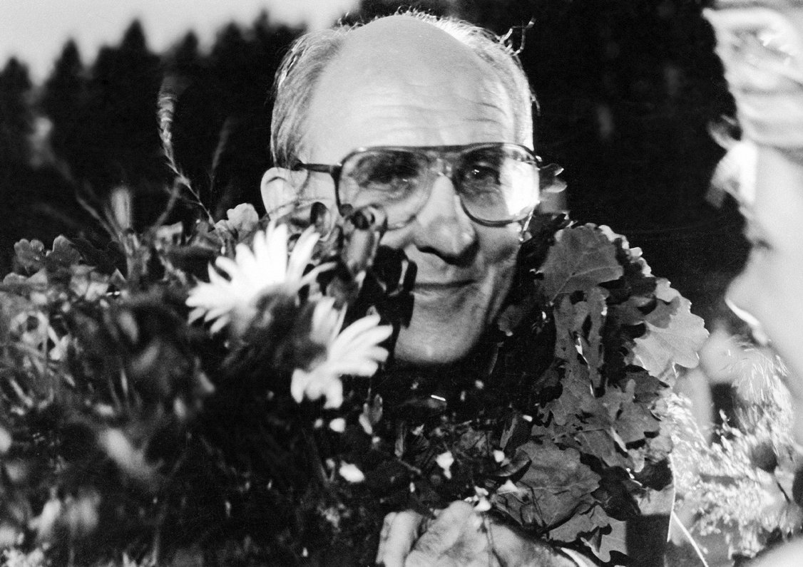 Nacionālā teātra goda simtgadnieks - Pēteris Pētersons — Latvijas ...